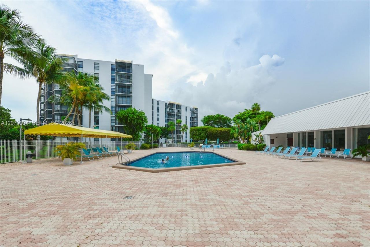 20500 W Country Club Dr , Unit 406, Aventura, FL 33180 Photo