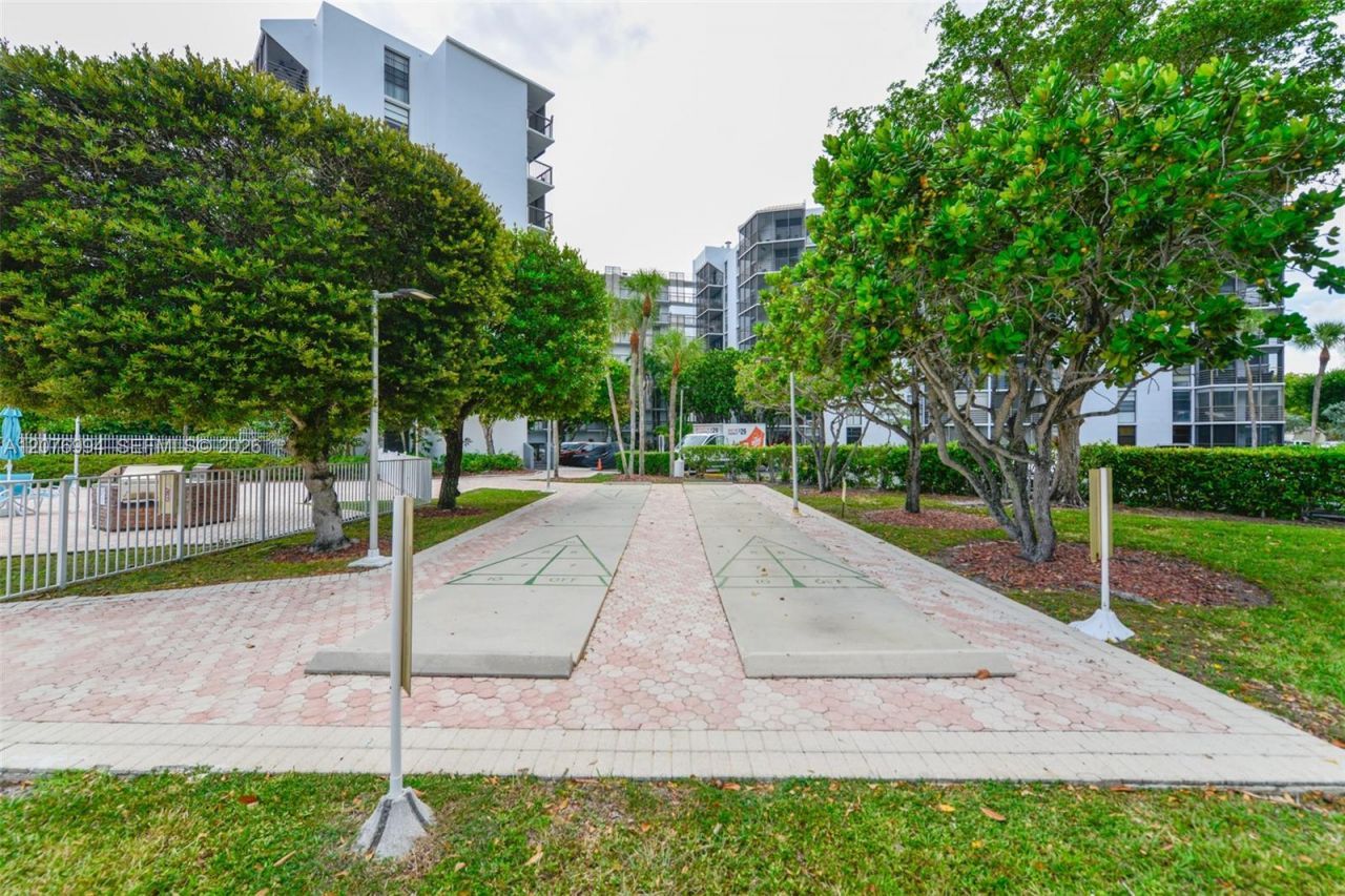 20500 W Country Club Dr , Unit 406, Aventura, FL 33180 Photo