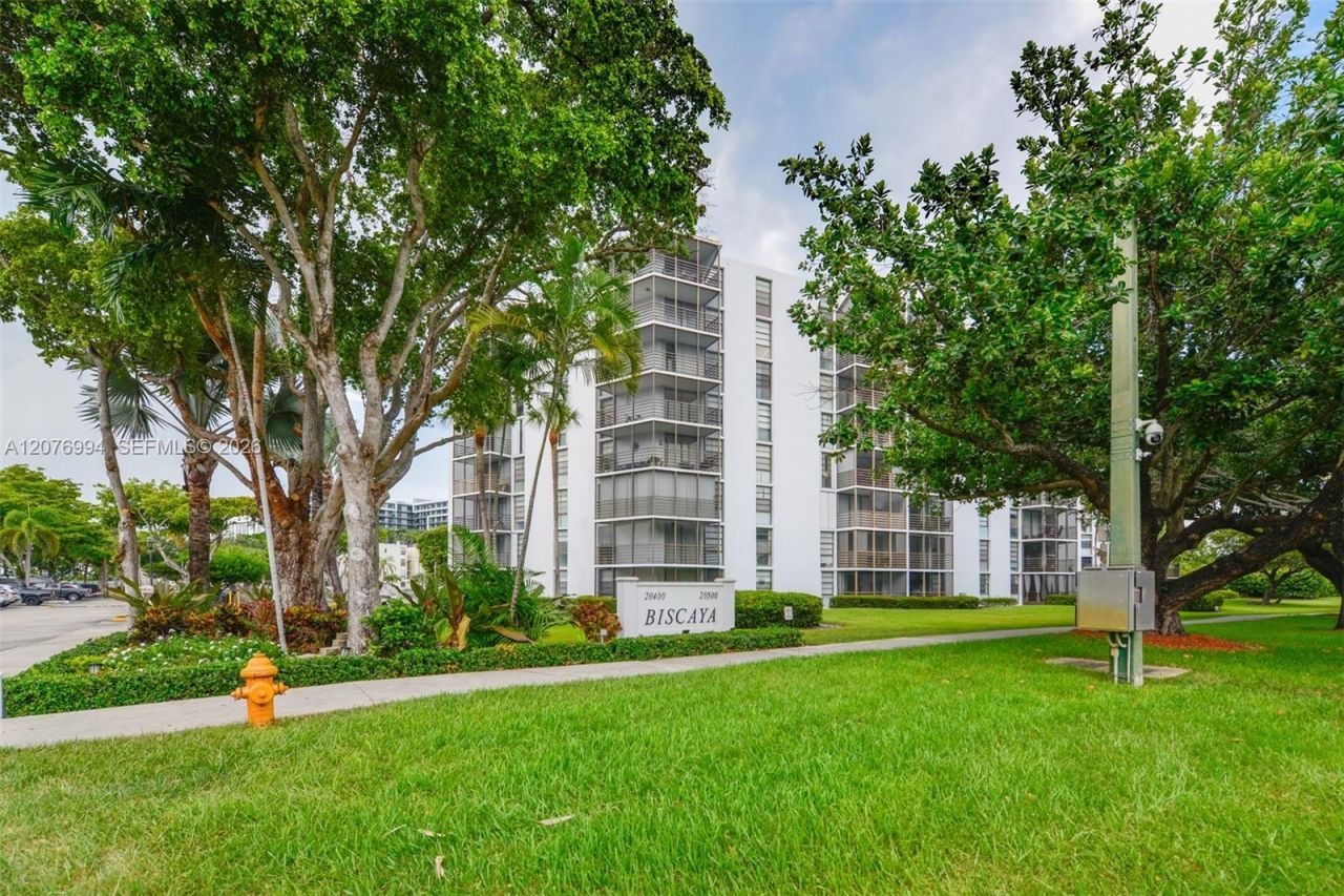 20500 W Country Club Dr , Unit 406, Aventura, FL 33180 Photo