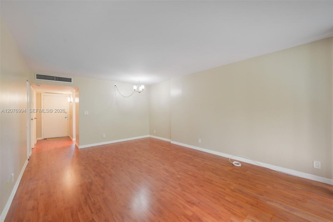 20500 W Country Club Dr , Unit 406, Aventura, FL 33180 Photo