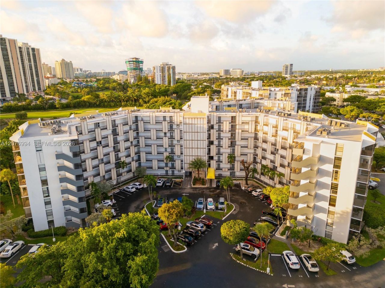 20500 W Country Club Dr , Unit 406, Aventura, FL 33180 Photo