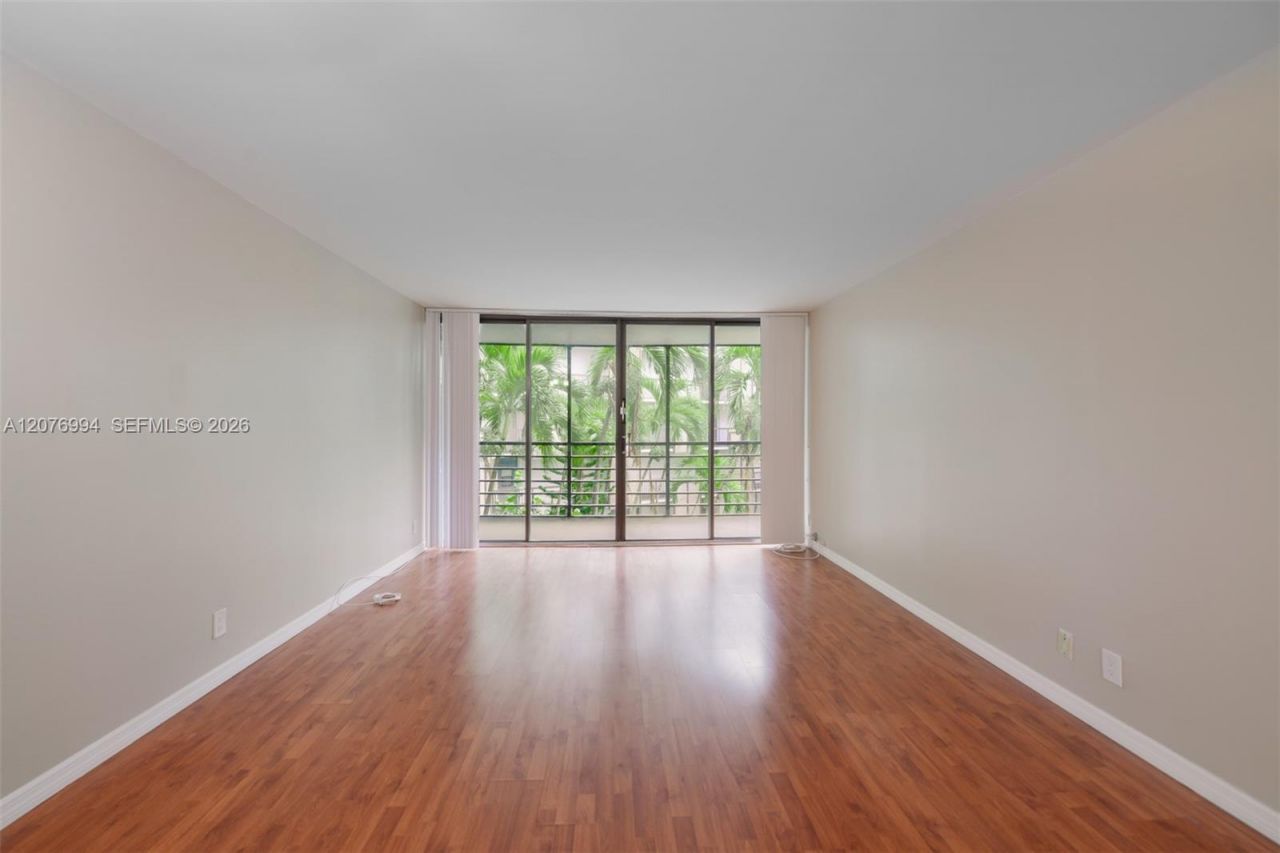 20500 W Country Club Dr , Unit 406, Aventura, FL 33180 Photo