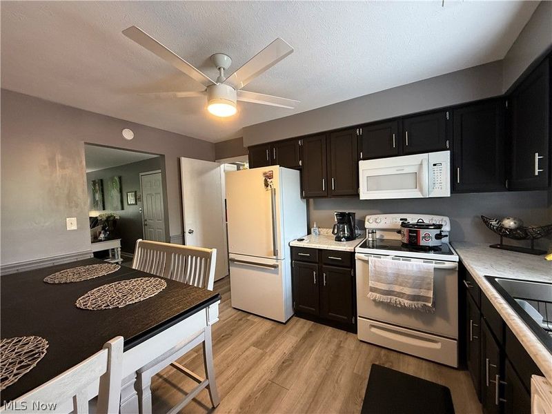 852 Pearson Circle, Unit 4, Boardman, OH 44512 Photo 2