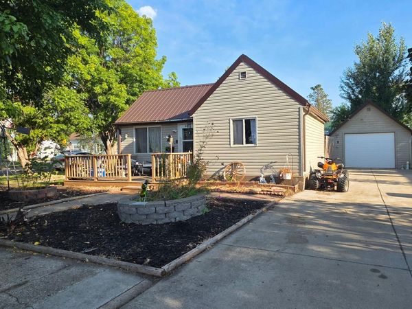 805 4th Street NE, Valley City, ND 58072