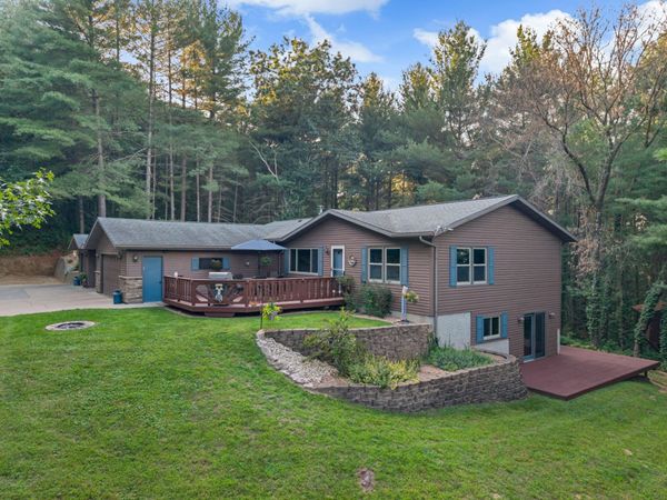 6124 Timber Oaks Road, Hokah, MN 55941