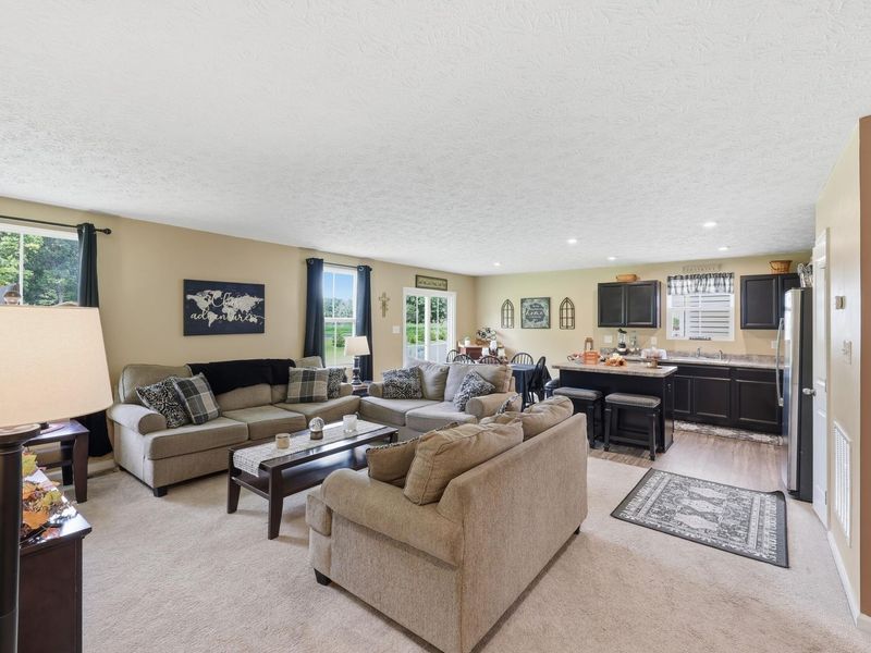 215 S Tuttle Road, Springfield, OH 45505 Photo 4