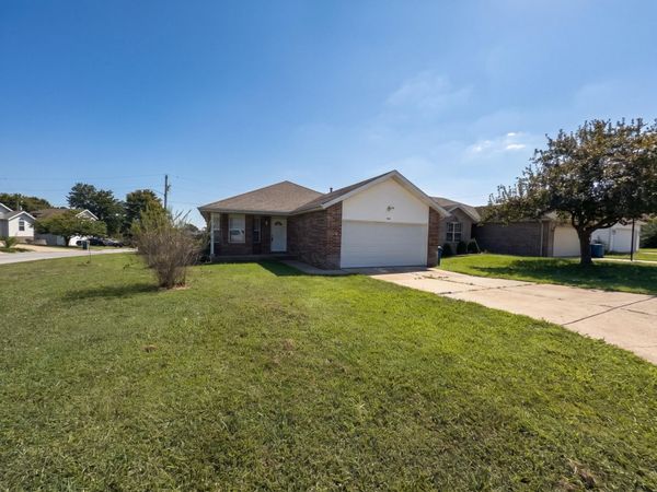 864 S Hickory Lane, Nixa, MO 65714