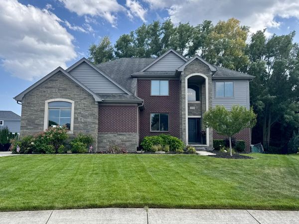 21568 Fort Worth Drive, Macomb, MI 48044