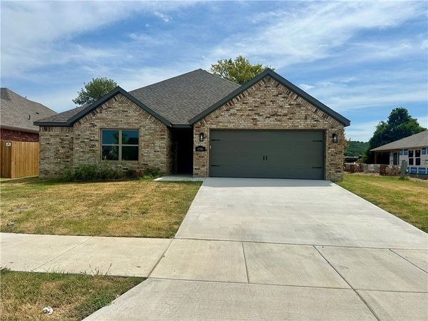 4596 W Triangle Street , Fayetteville, AR 72704