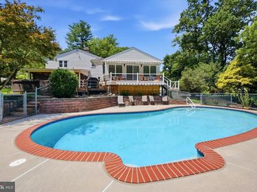 16 E GLEN CIRCLE, MEDIA, PA 19063