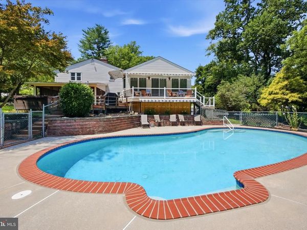 16 E GLEN CIRCLE, MEDIA, PA 19063
