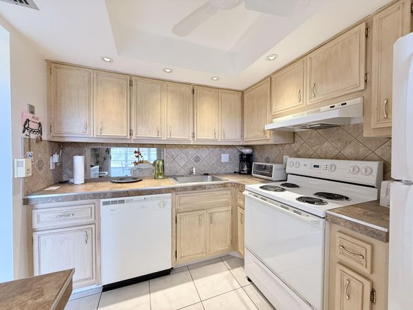 2800 NW 47th Terrace, Unit 106B, Lauderdale Lakes, FL 33313