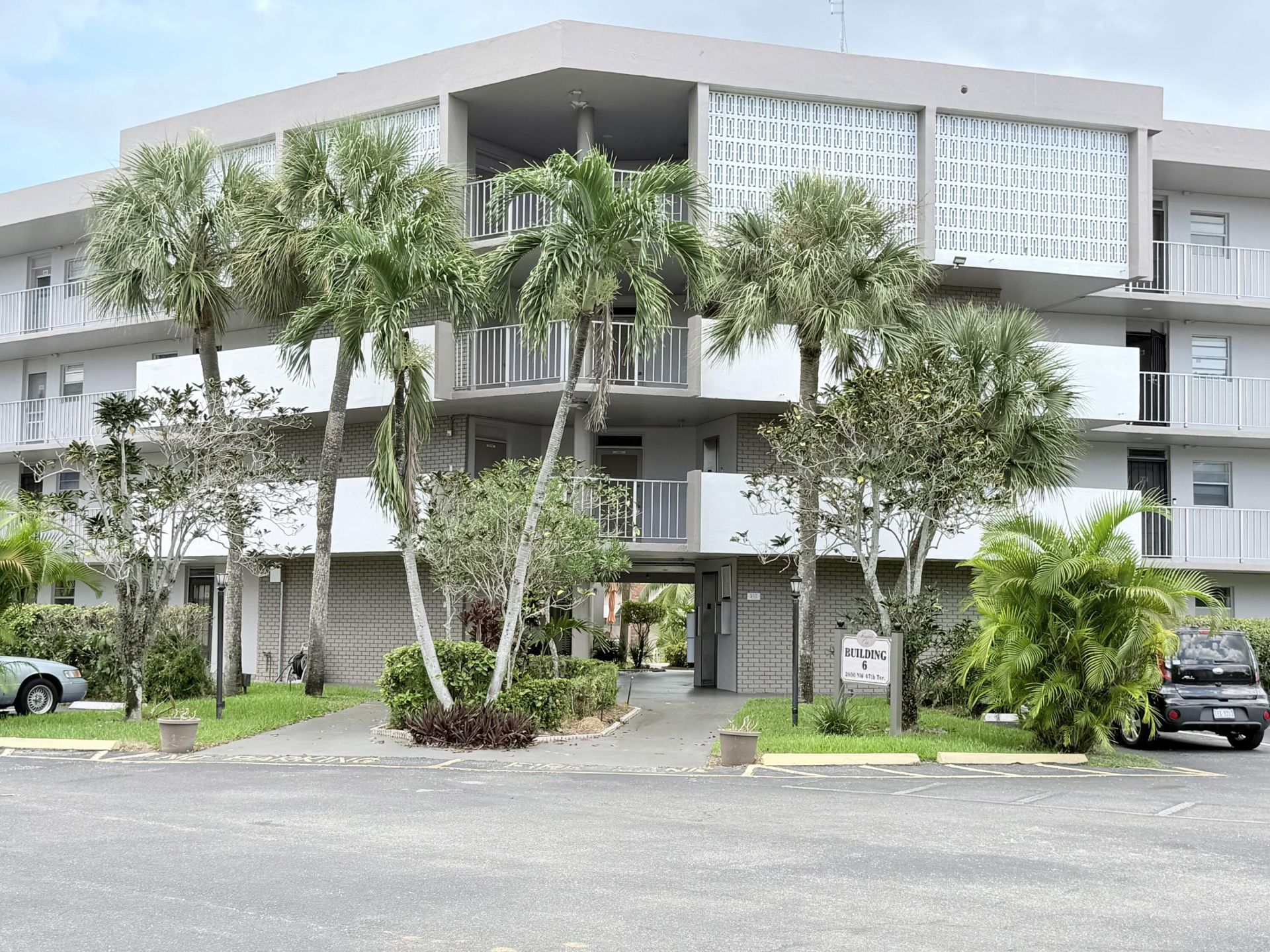 2800 NW 47th Terrace, Unit 106B, Lauderdale Lakes, FL 33313 Photo