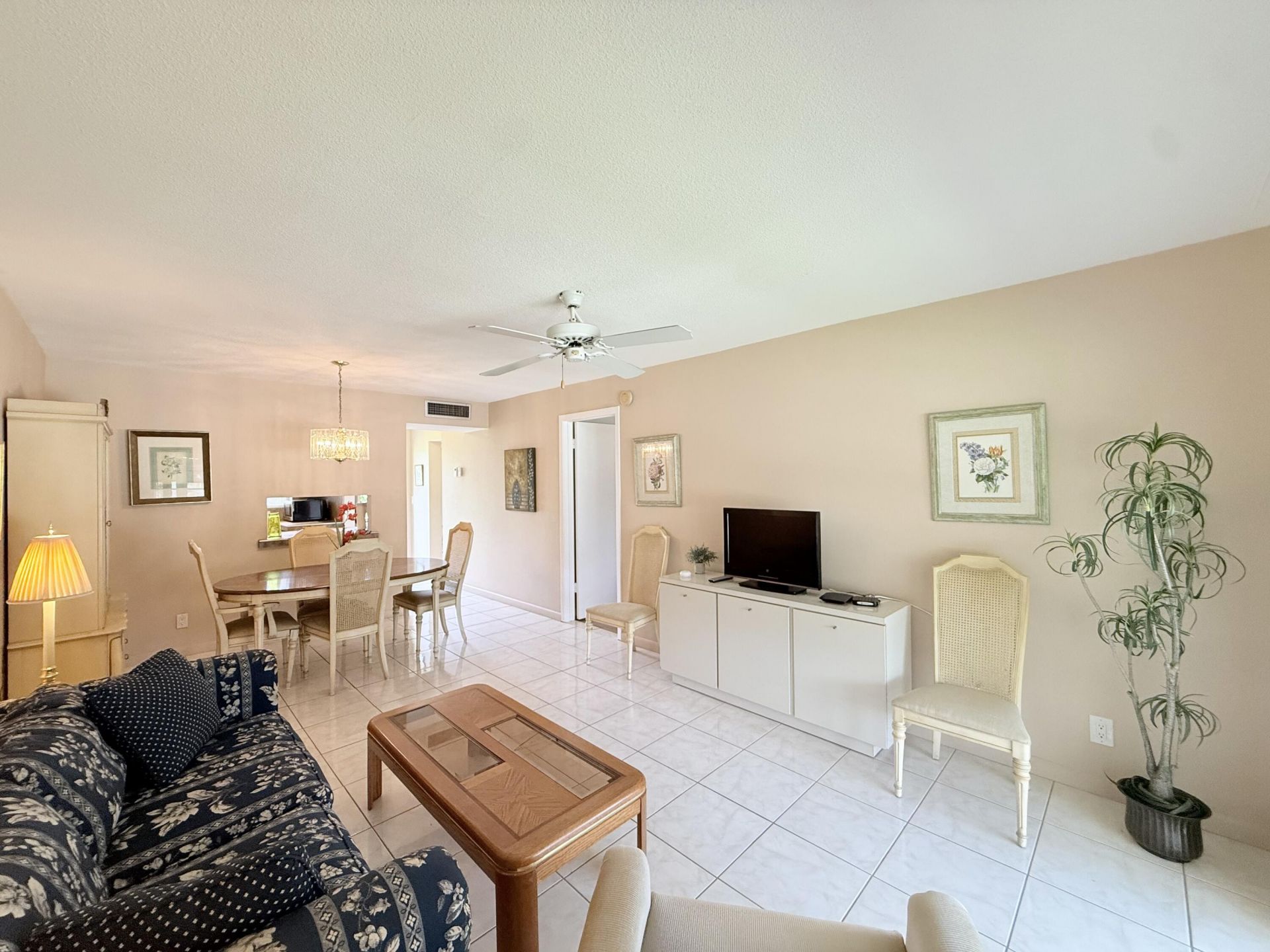 2800 NW 47th Terrace, Unit 106B, Lauderdale Lakes, FL 33313 Photo
