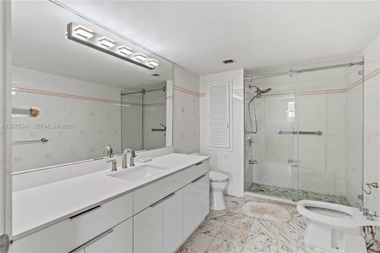 5001 Collins Ave, Unit 3B, Miami Beach, FL 33140 Photo