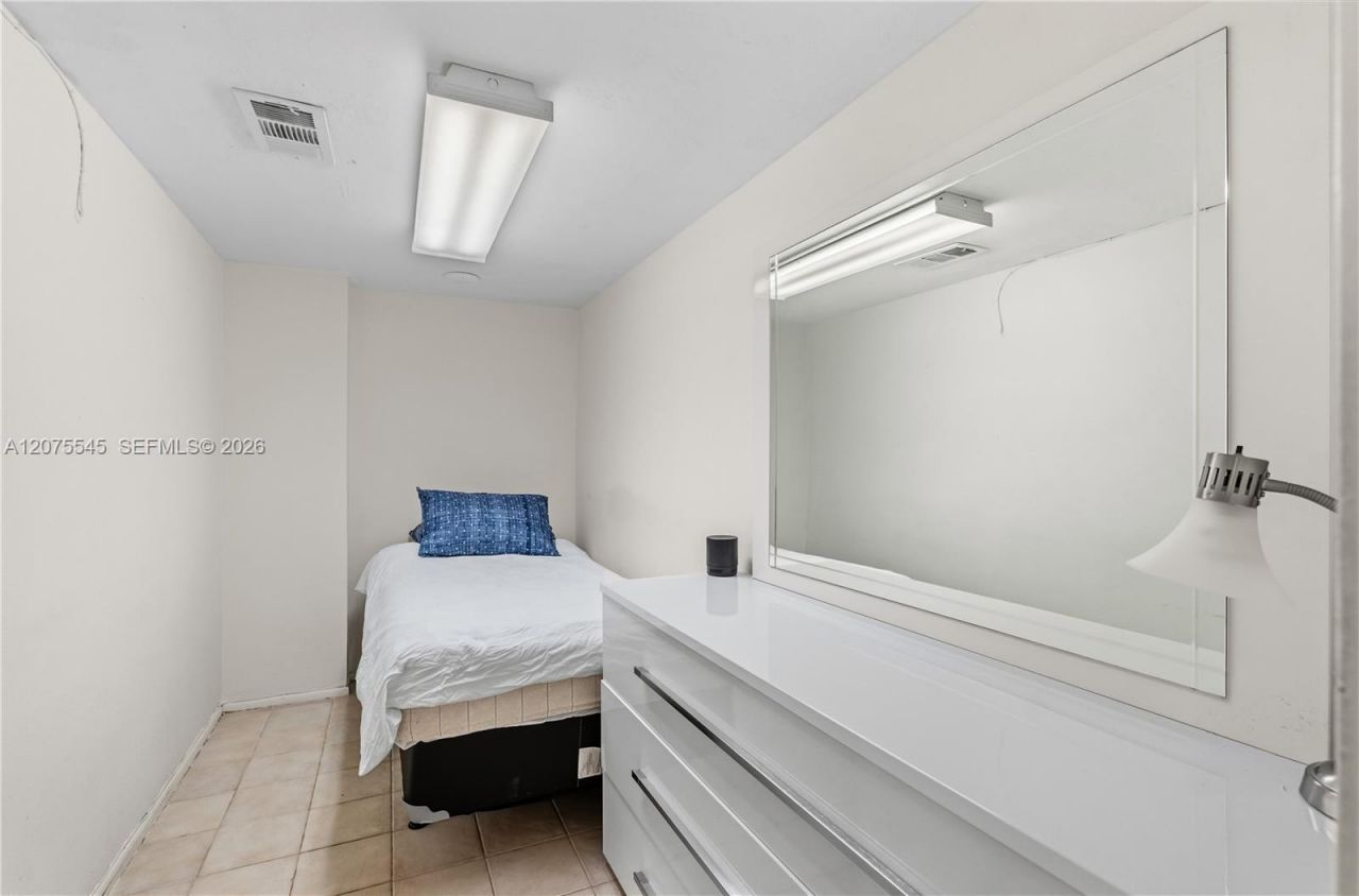 5001 Collins Ave, Unit 3B, Miami Beach, FL 33140 Photo