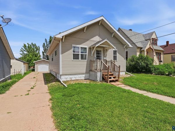 1402 E 9th St, Sioux Falls, SD 57103