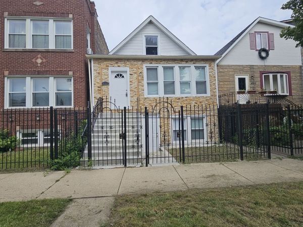 4914 W Congress Parkway , Chicago, IL 60644