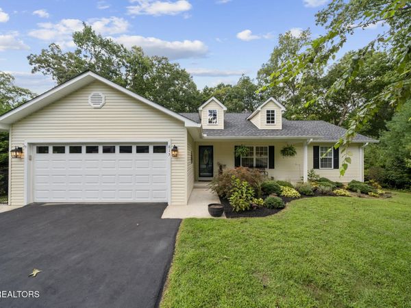 615 Apoka Lane , Crossville, TN 38572