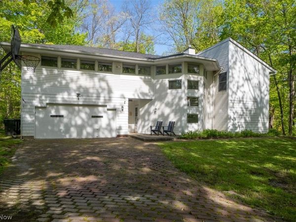3812 Ellendale Road , Moreland Hills, OH 44022