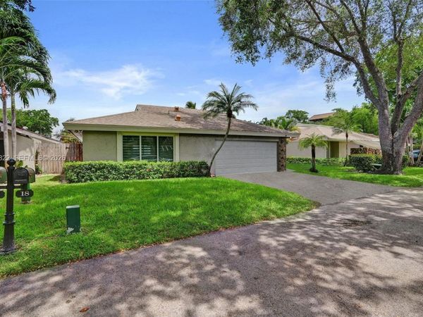 18 Boxwood Rd , Hollywood, FL 33021