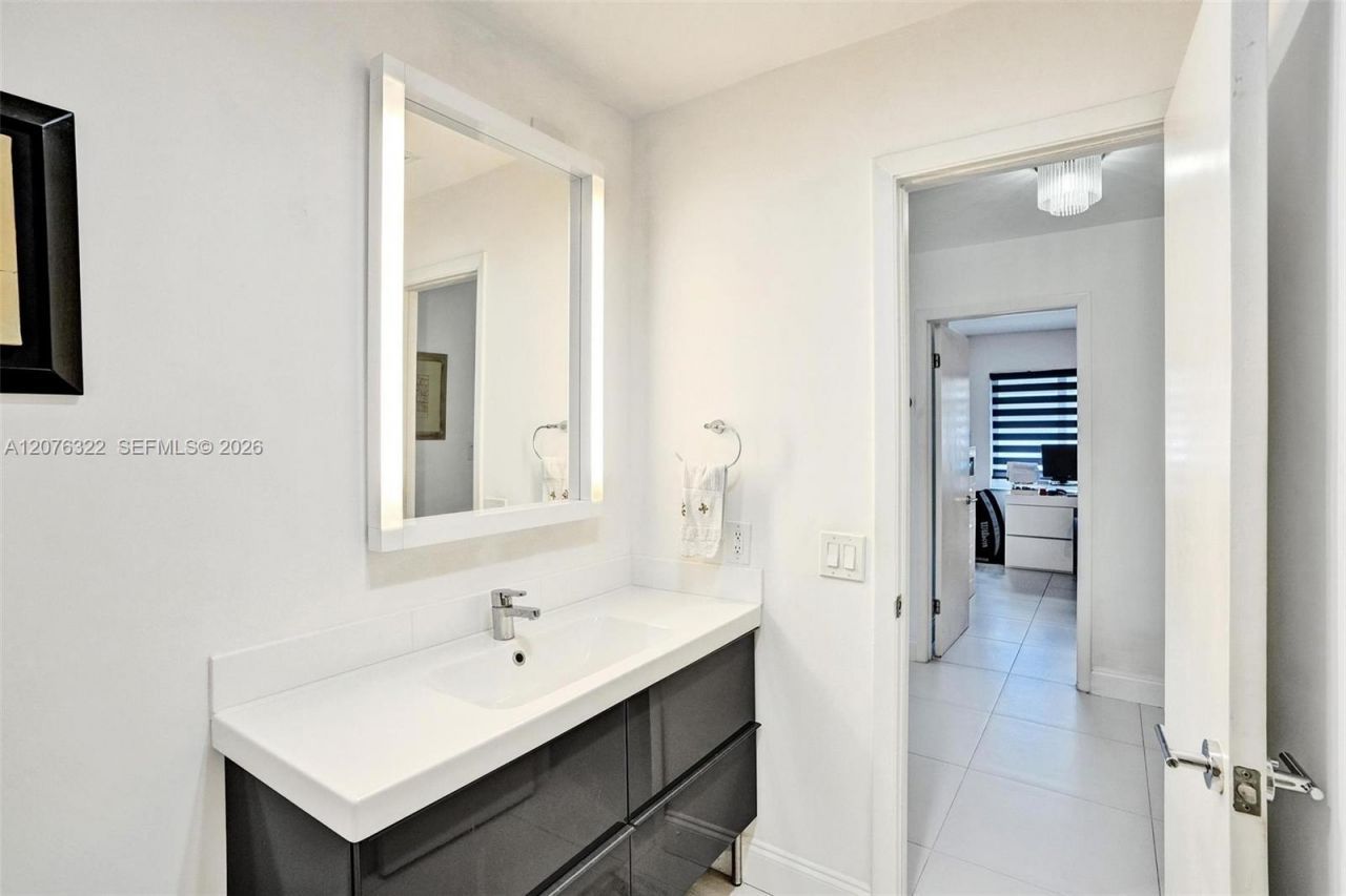 18 Boxwood Rd , Hollywood, FL 33021 Photo