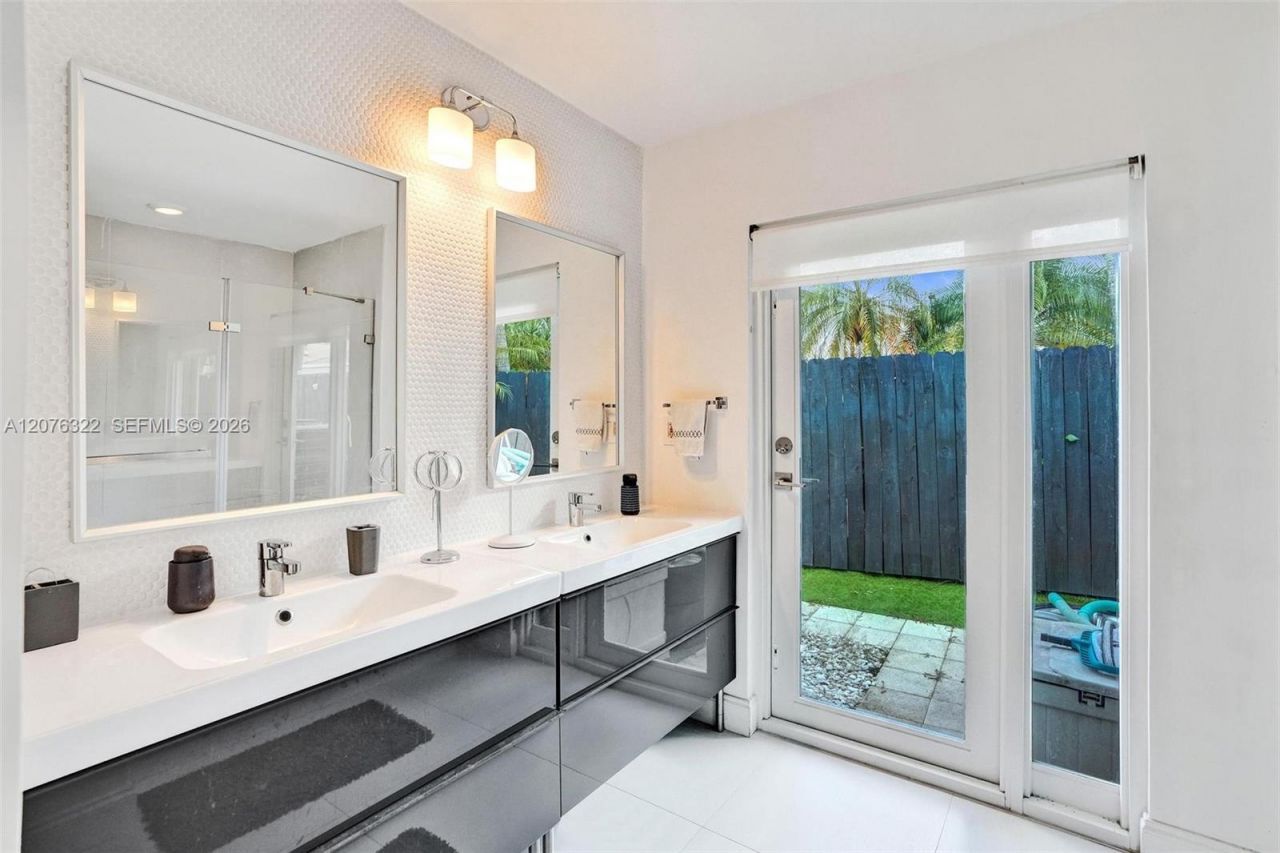 18 Boxwood Rd , Hollywood, FL 33021 Photo