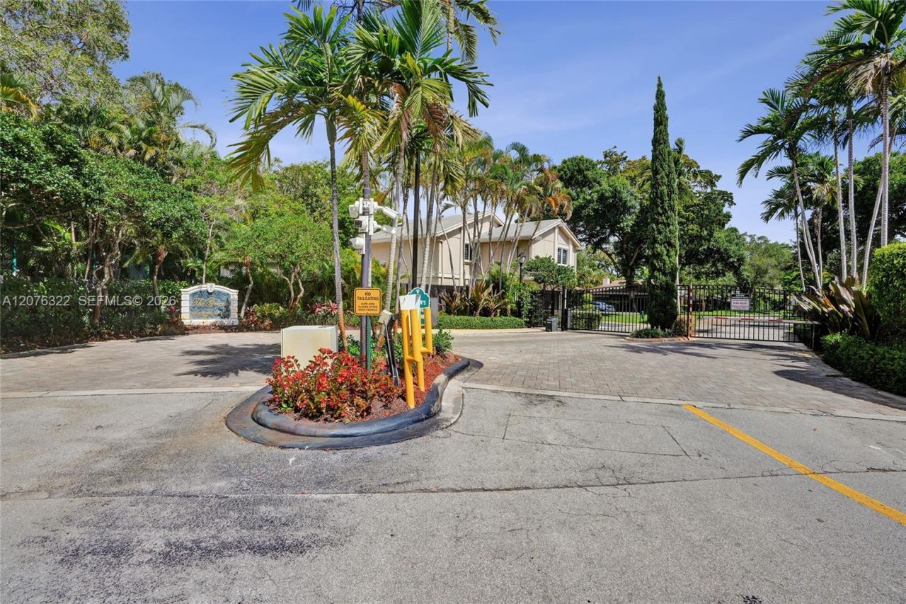 18 Boxwood Rd , Hollywood, FL 33021 Photo