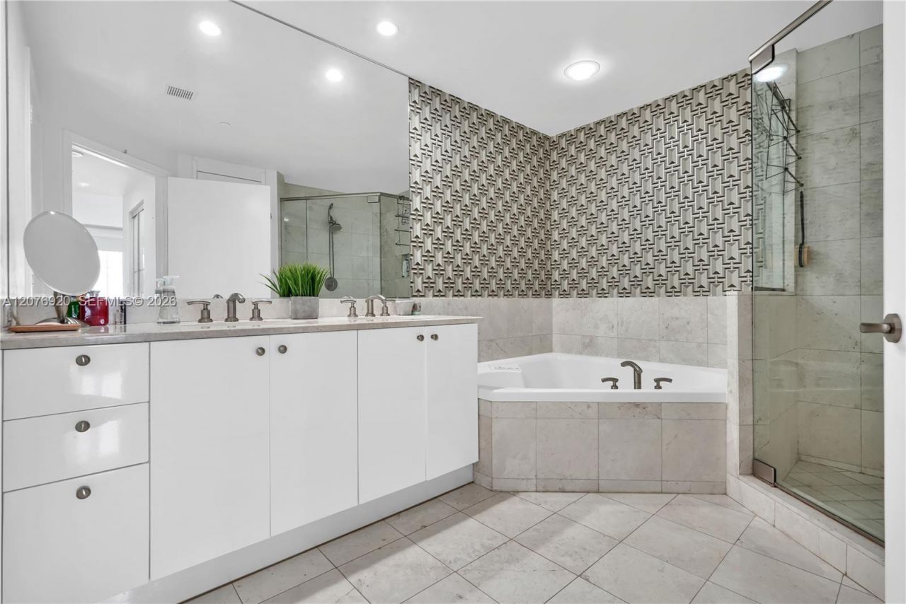 901 Brickell Key Blvd , Unit 1807, Miami, FL 33131 Photo