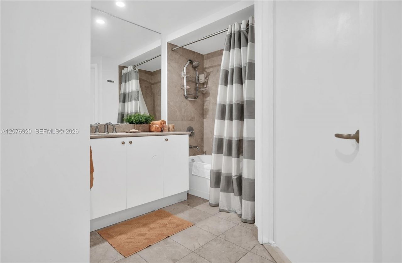 901 Brickell Key Blvd , Unit 1807, Miami, FL 33131 Photo