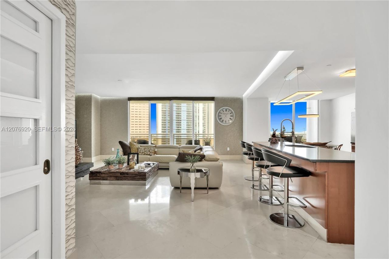 901 Brickell Key Blvd , Unit 1807, Miami, FL 33131 Photo