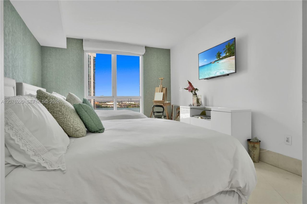 901 Brickell Key Blvd , Unit 1807, Miami, FL 33131 Photo
