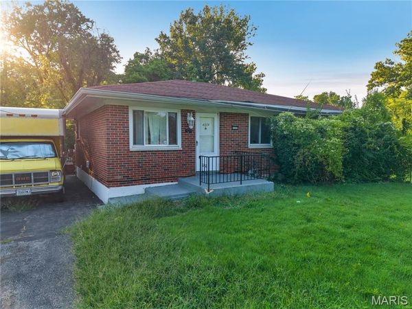 4505 Begg Boulevard , Normandy, MO 63121