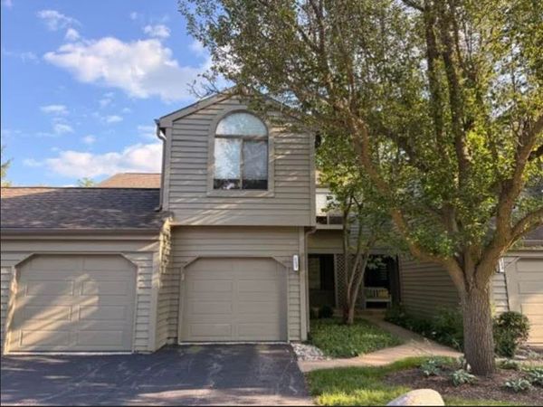 327 Indian Point , Lake Barrington, IL 60010