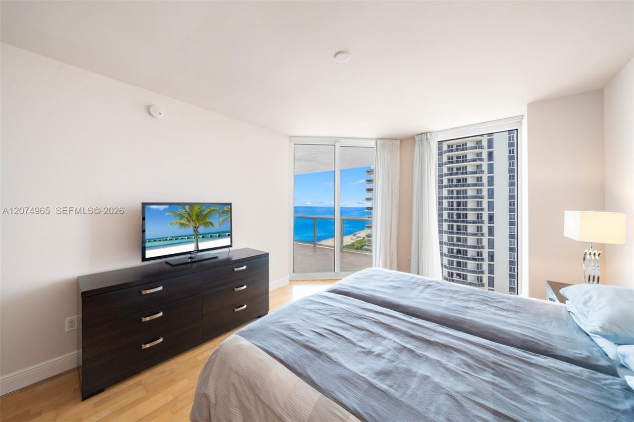 4779 Collins Ave, Unit 1804, Miami Beach, FL 33140 Photo