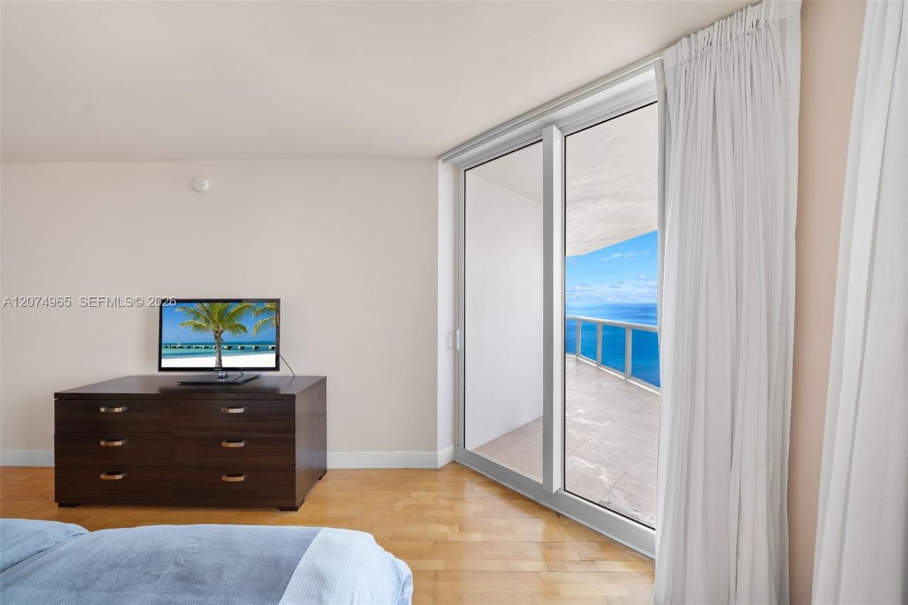 4779 Collins Ave, Unit 1804, Miami Beach, FL 33140 Photo