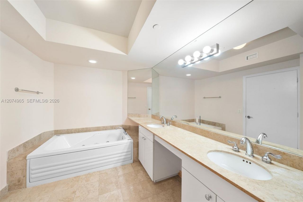 4779 Collins Ave, Unit 1804, Miami Beach, FL 33140 Photo