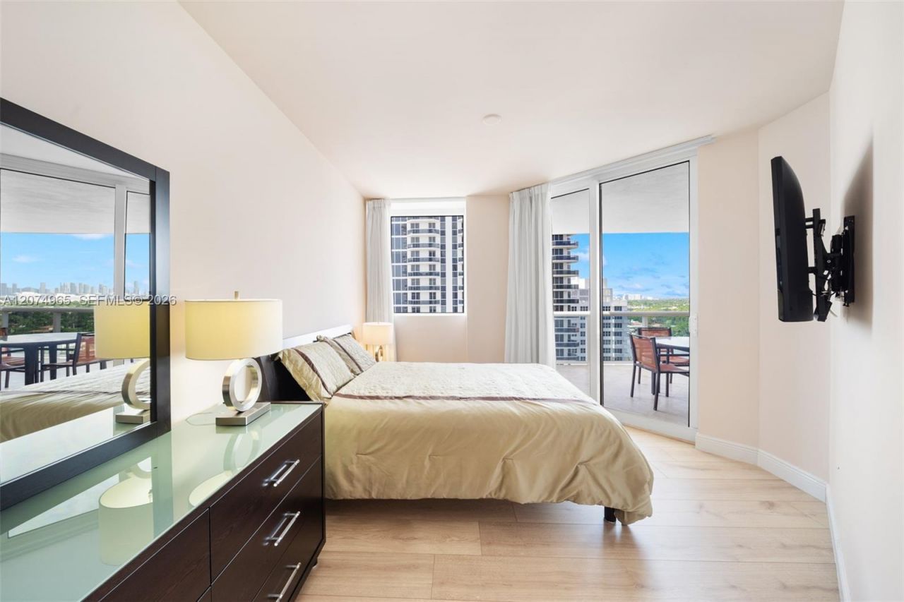 4779 Collins Ave, Unit 1804, Miami Beach, FL 33140 Photo