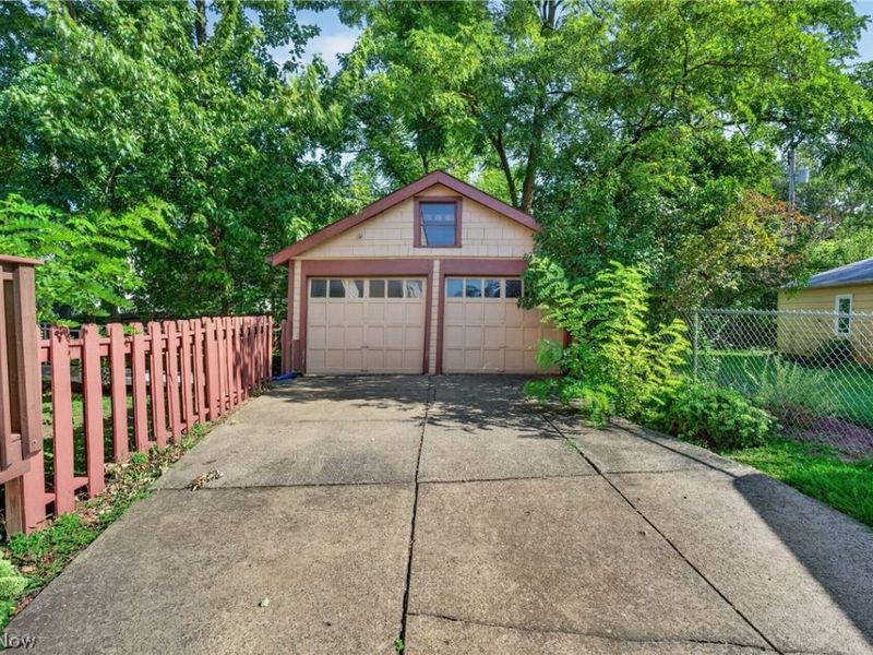 14512 Orchard Park Avenue, Cleveland, OH 44111 Photo 22