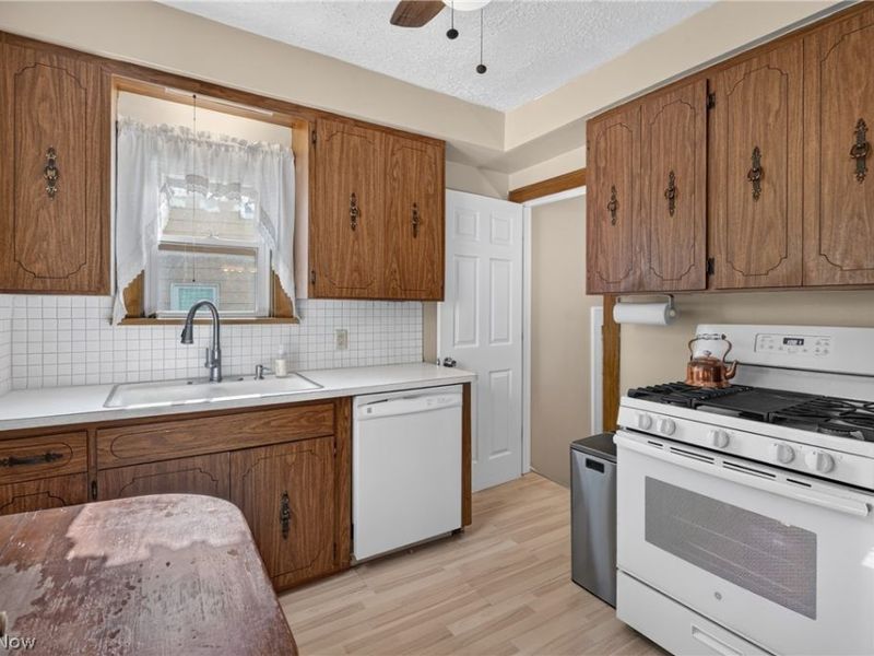 14512 Orchard Park Avenue, Cleveland, OH 44111 Photo 3