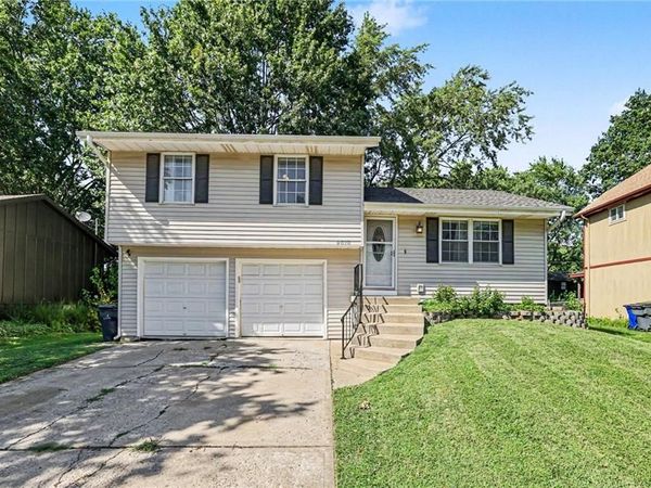 2018 E Mohawk Court, Olathe, KS 66062