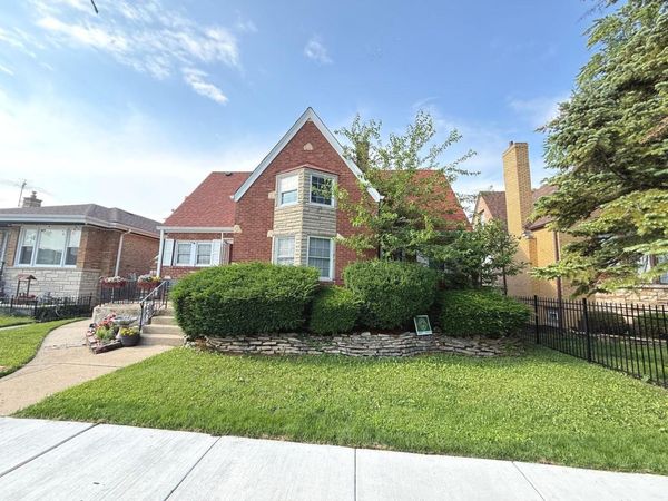 6206 W Barry Avenue, Chicago, IL 60634