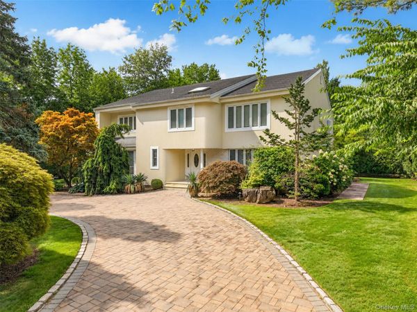 40 Bristol Drive , Manhasset, NY 11030