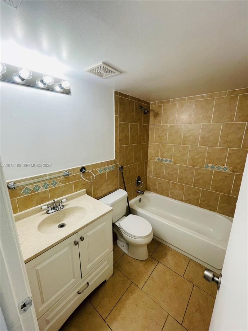 20005 NE 3rd Ct, Unit 5, Miami, FL 33179 Photo