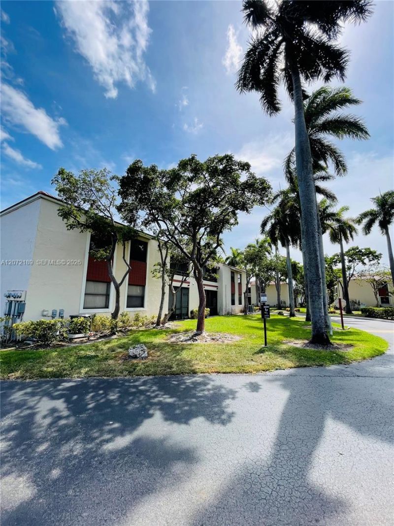 20005 NE 3rd Ct, Unit 5, Miami, FL 33179 Photo