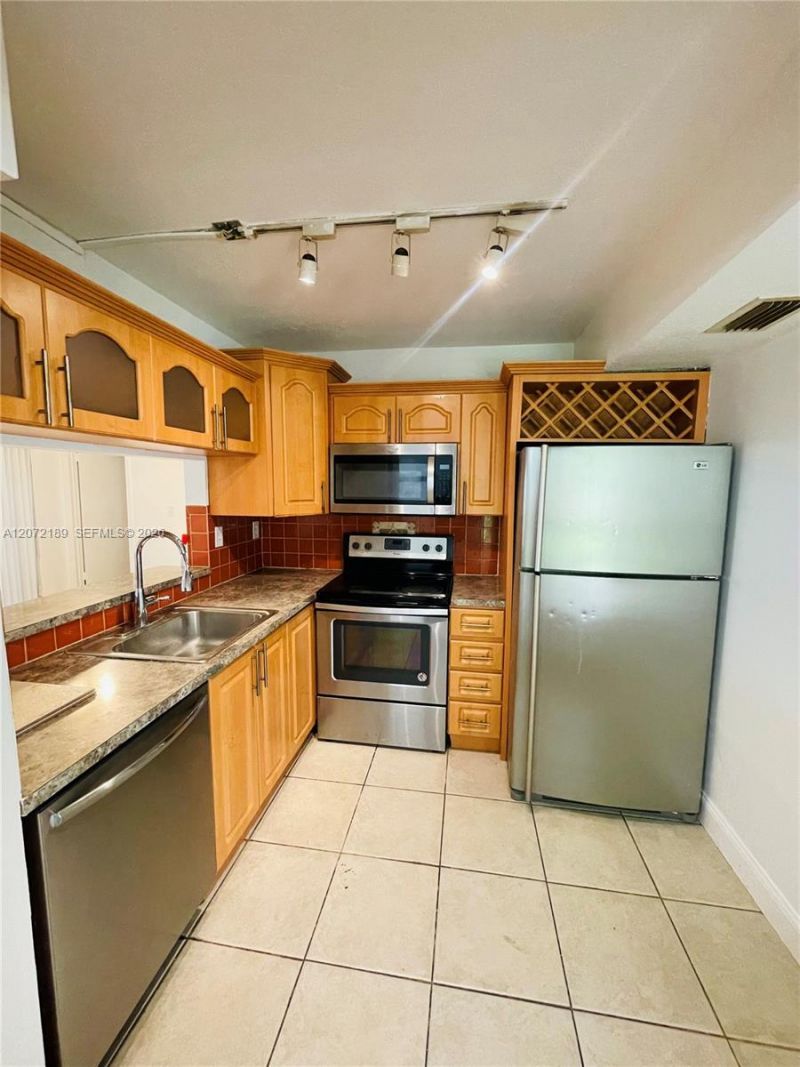20005 NE 3rd Ct, Unit 5, Miami, FL 33179 Photo