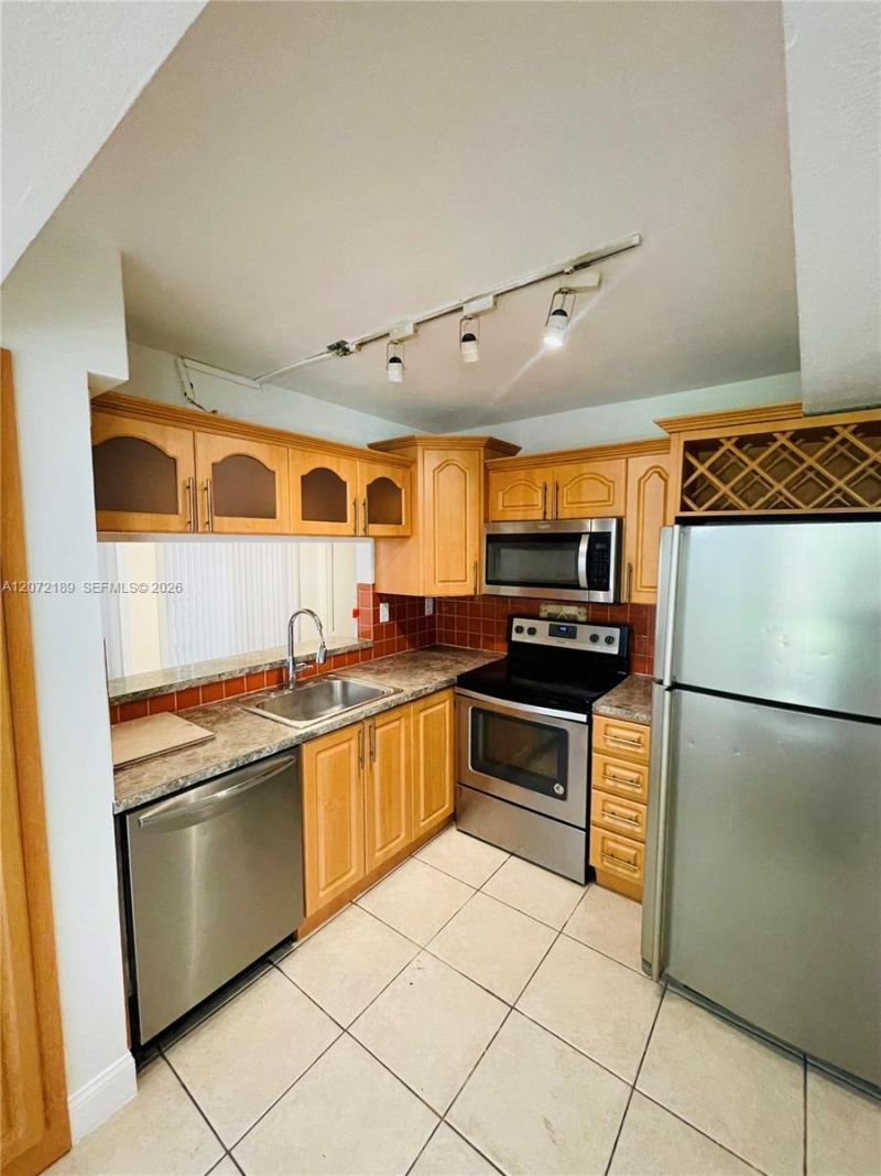 20005 NE 3rd Ct, Unit 5, Miami, FL 33179 Photo