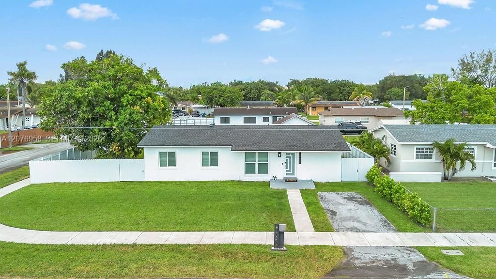 20400 NW 38th Ct, Miami Gardens, FL 33055 Photo
