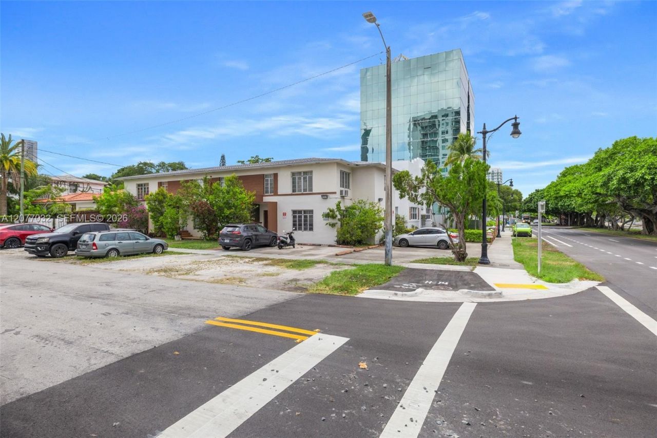 2101 SW 3rd Ave , Miami, FL 33129 Photo