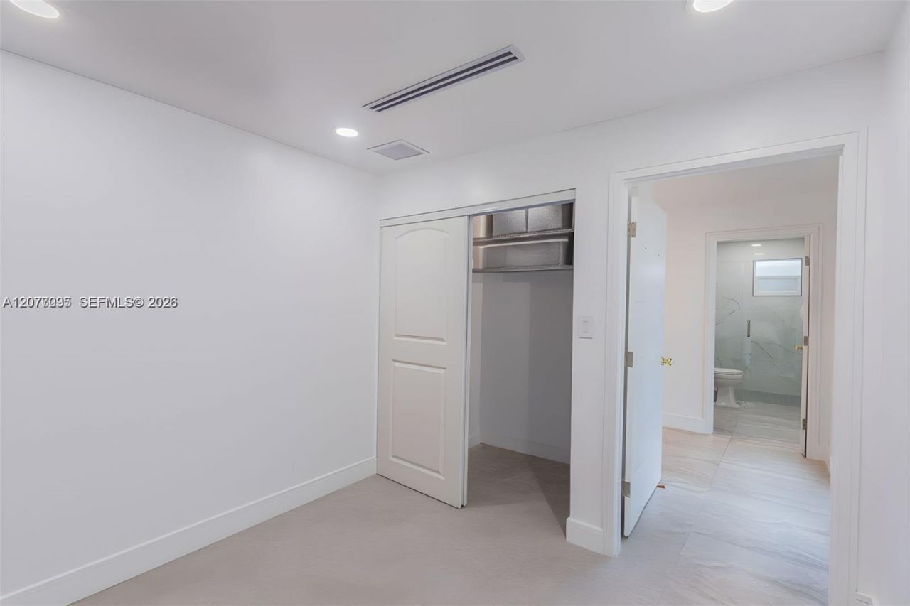233 W 39th Pl , Hialeah, FL 33012 Photo